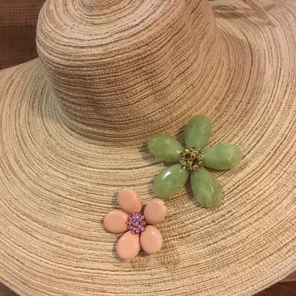 💍Jewelry - Flower pins with a boho-chic look